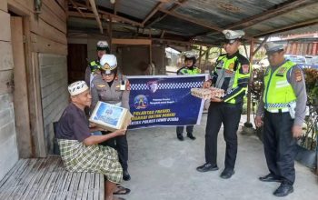 Sambut HUT Lalu Lintas Bhayangkara ke-71, Kasat Lantas Polres Luwu Utara Pimpin Bakti Sosial