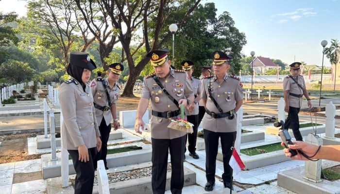 Dirlantas Polda Sulsel Bersama Wadirlantas Laksanakan Ziarah ke TMP Panaikang, Semarakkan HUT Lalu Lintas Bhayangkara ke-71