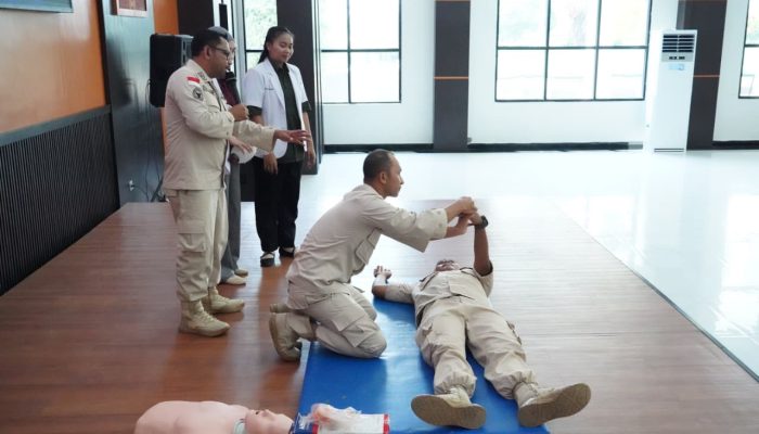 Jelang HUT ke-81 TNI, Korem 143/HO Gelar Bakti Sosial Kesehatan dan Pelatihan Bantuan Hidup Dasar