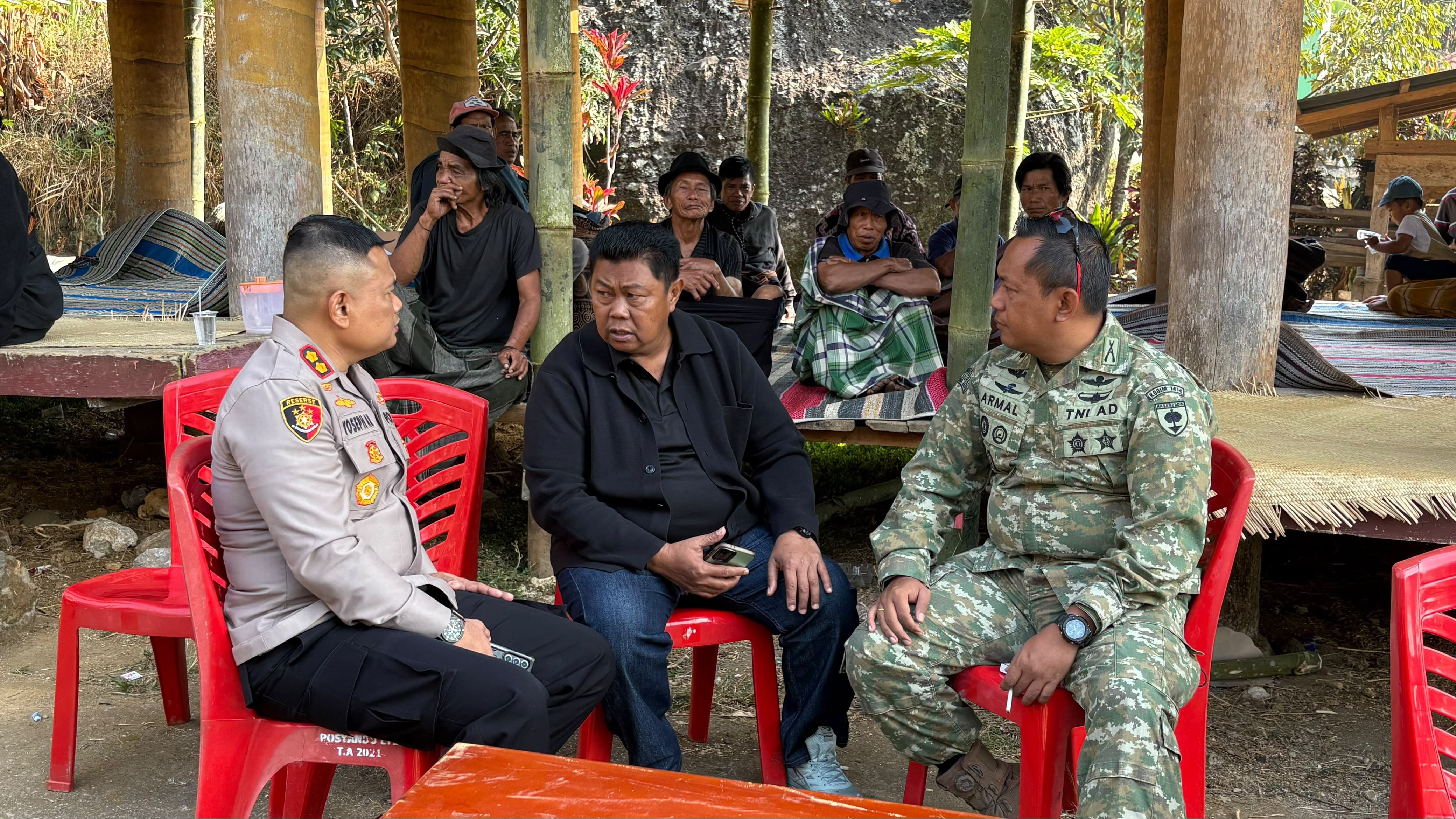 Kapolres Toraja Utara Bersama Dandim 1414/Tator Melayat ke Rumah Duka Korban Penembakan Papua