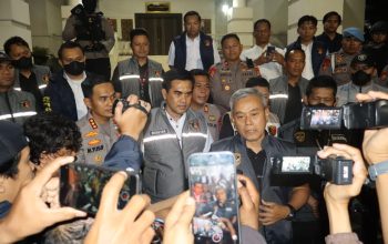 Kapolresta Gowa Turun Langsung Pastikan Penggeledahan Rujab Bupati Berjalan Aman