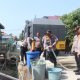 Polres Wajo Salurkan 6.000 Liter Air Bersih untuk Warga Kampung Baru Desa Nepo