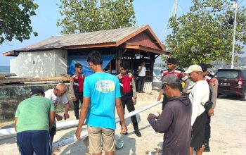 Patroli Jalan Kaki, Samapta Majene Sambangi Warga hingga Sekolah