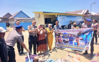 Tak Biarkan Warga Kesulitan Air Bersih, Kapolres Bone Turun Langsung Salurkan Bantuan untuk Masyarakat Pesisir