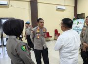Tak Hanya Pantau, Kapolresta Gowa Ikut Periksa Mata dalam Skrining Visus Personel