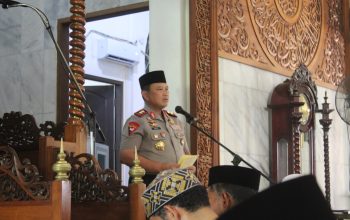 Polisi Bersama Masyarakat, Kapolda Sulsel Safari Shalat Jumat di Masjid Nurul Iman