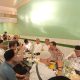 Polisi Bersama Masyarakat, Kapolda Sulsel Ngopi Bareng Warga Usai Shalat Subuh di Warung Kopi Mappanyukki