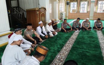 ‎Kapolres Toraja Utara Pererat Silaturahmi Melalui Jumat Keliling di Masjid Besar Rantepao