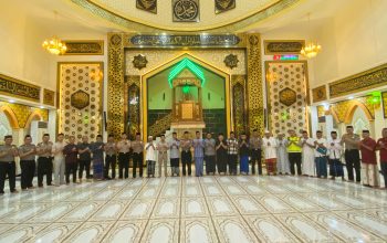 Sholat Subuh Berjamaah, Kapolres Bone Ajak Jamaah Waspadai Judi Online Hingga Hoaks