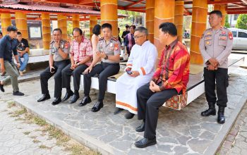 Minggu Kasih, Kapolres Tana Toraja Pererat Silaturahmi dengan Pastor dan Pengurus Gereja Katolik Paroki Makale
