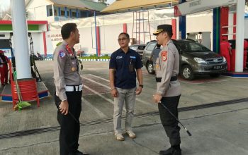 Kapolres Tana Toraja Pantau Penerapan Sistem Ganjil Genap di SPBU Kasimpo, Antisipasi Kemacetan Saat Pengisian BBM