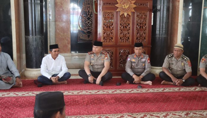 Kunjungi Masjid Nurul Taqwa Bolu, Kapolres Toraja Utara Pererat Silaturahmi Melalui Jumat Keliling