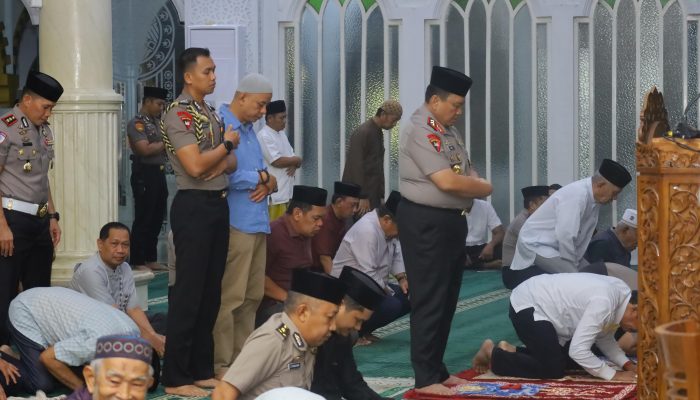 Kapolda Sulsel Laksanakan Subuh Keliling di Masjid Nurul Ilmi, Sampaikan Imbauan Kamtibmas