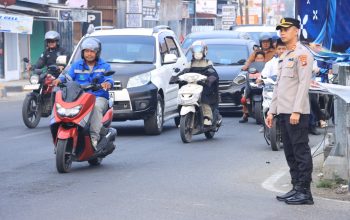 Commander Wish Pagi, Kapolres Majene Turun Langsung Atur Lalu Lintas, Pastikan Aktivitas Warga Lancar