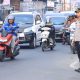 Commander Wish Pagi, Kapolres Majene Turun Langsung Atur Lalu Lintas, Pastikan Aktivitas Warga Lancar