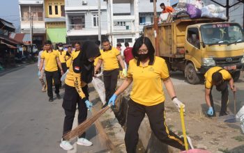 Pimpin Green Policing di Terminal Bolu, Kapolres Toraja Utara Beserta Jajaran Melakukan Kegiatan Kerja Bakti Peduli Lingkungan​