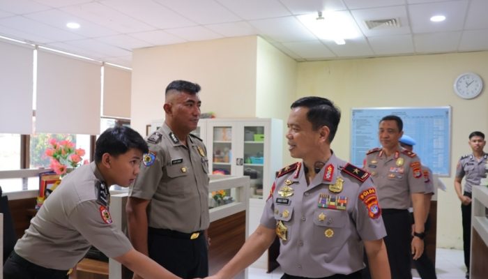 Kapolda Kaltara Cek Ruangan Satker, Pastikan Lingkungan Kerja Bersih, Rapi, dan Profesional